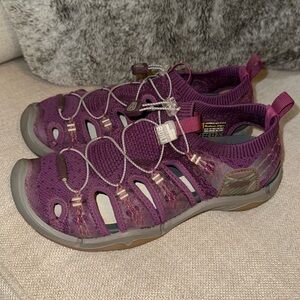 KEEN Sandal/Watershoe Evofit One Grape Kiss Sandal 
Size 8 Gently Used